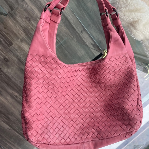 Bottega Veneta Woven Soft Pink Leather Hobo Relaxed Shape - Picture 2 of 3